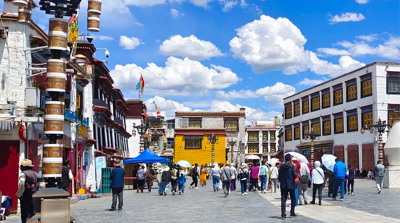 China's Living Tibet