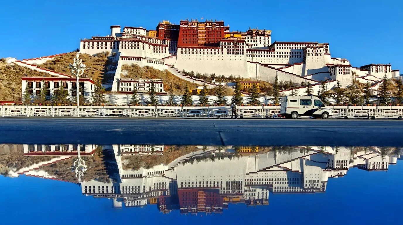 China's Living Tibet
