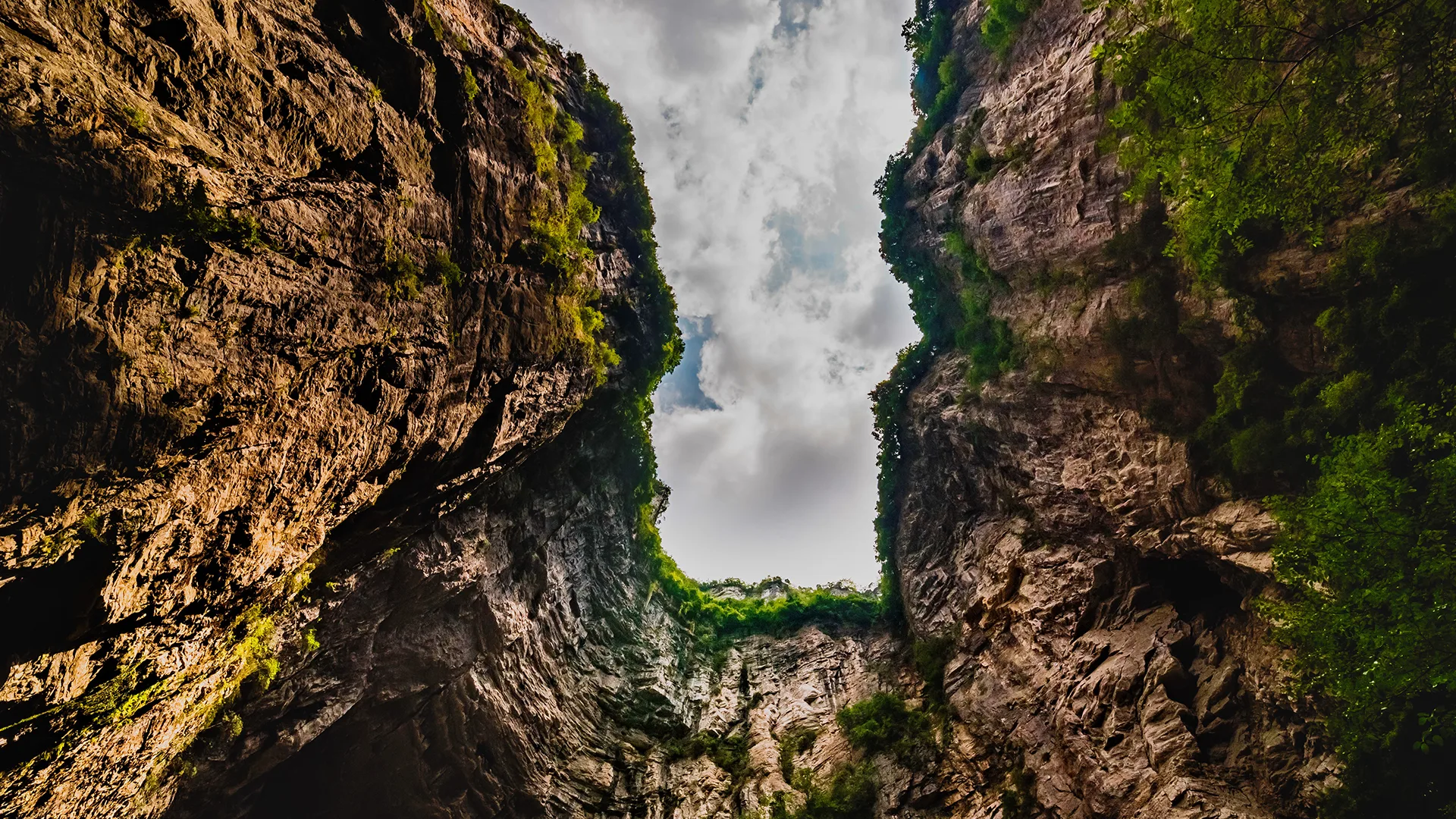 Wulong: Into the Karst Wonderland