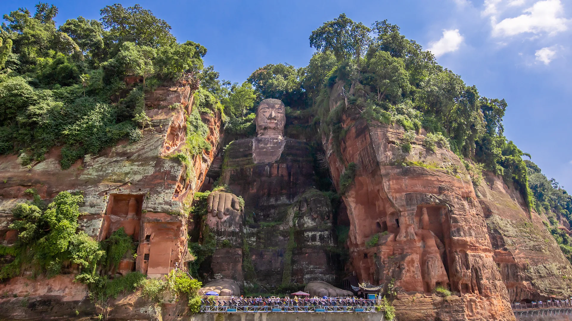 Leshan Giant Buddha: Mountain, River & Huanglongxi