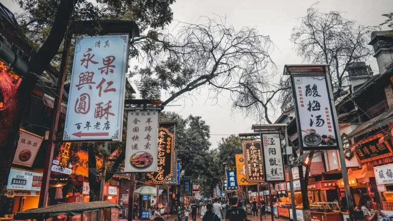 Main street of the Muslim Quarter